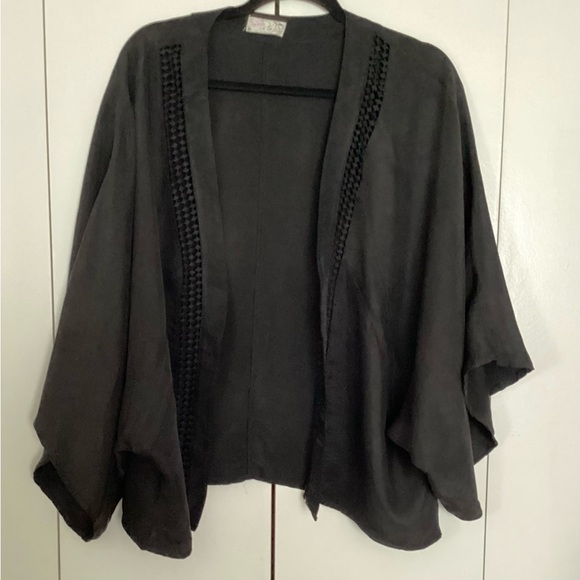 Free People black batwing short kimono - Picture 1 of 4